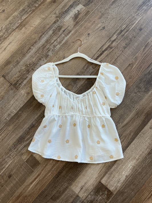 Fun and flirty floral crop